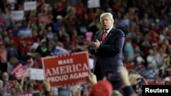 特朗普2018年10月6日在堪萨斯州参加政治集会（路透社）