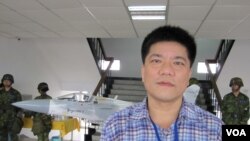 亚太防务杂志总编 郑继文(美国之音 张永泰拍摄）