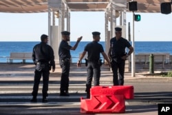 2016年7月16日法国防暴警察在尼斯巡逻