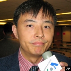 新加坡南洋理工大学副教授李明江