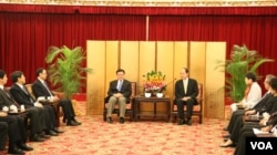 中国海协会长陈德铭与海基会董事长林中森会面 (照片来源：美国之音李逸华拍摄)