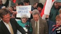 Константин Боровой (слева)