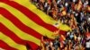 支持西班牙统一的民众星期天在巴塞罗那举行大型集会支持西班牙政府的行动。（2017年10月29日）
