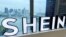 ແຟ້ມພາບ - ໂລໂກ້ຂອງ ຊີອິນ (Shein) ຖືກຖ່າຍຮູບເອົາ ຢູ່ທີ່ຫ້ອງການຂອງບໍລິສັດ ໃນໃຈກາງເຂດທຸລະກິດຂອງສິງກະໂປ.