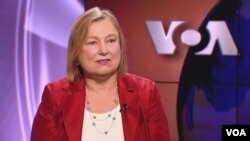 Amanda Bennett Darektar Muryar Amurka.