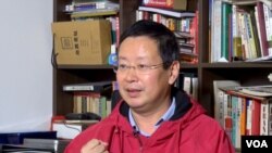 被北京大學解聘的敢言教授夏業良(VOA東方拍攝)