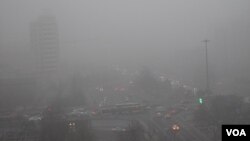 阴霾下的北京，白天宛如黑夜(资料照片)