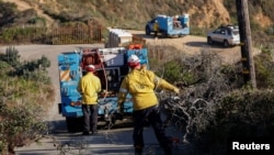 Пожарные в районе Биг-Сур, штат Калифорния