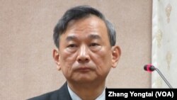 台湾法务部次长 陈明堂在立法院接受质询(美国之音张永泰拍摄)