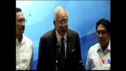 2014-03-16 美國之音視頻新聞: 馬來西亞警方搜查失蹤飛機正副機長住所