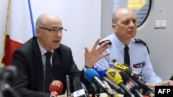 法國檢察官在星期四指德國之翼副機師趁機長離開時故意反鎖駕駛艙門