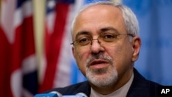 伊朗外长扎里夫对媒体讲话。（资料照）