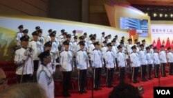 香港慶祝中國70週年國慶昇旗儀式上的軍樂隊(美國之音申華拍攝)