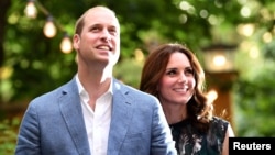 英国威廉王子和凯特王妃 (资料照片)