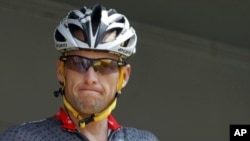  七次获得环法自行车大赛冠军的美国名将阿姆斯特朗(资料照)