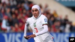 Raia wa Morocco Nouihaila Benzina alikuwa mchezaji wa kwanza katika hitoria kuvalia hijab kwenye kombe la Dunia la Wanawake.