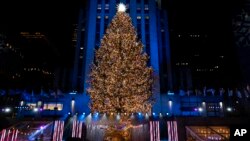 在紐約洛克菲勒中心聖誕樹。