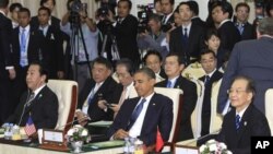 日本首相野田佳彦、美国总统奥巴马和中国总理温家宝11月20日在东盟峰会上