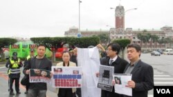 台灣人權團體在總統府前召開記者會