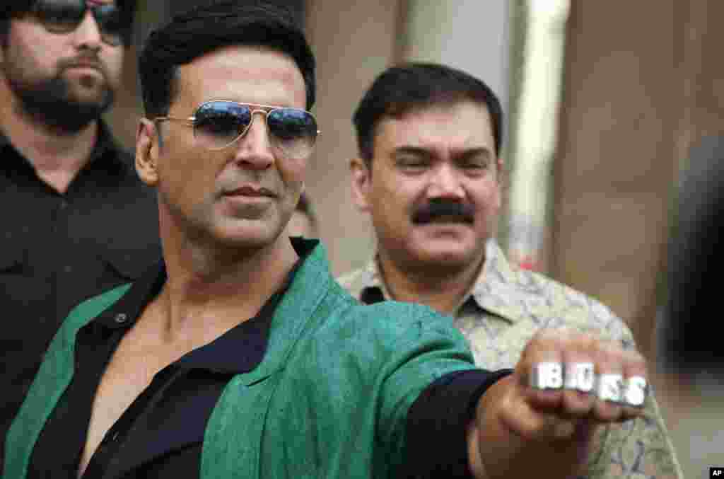 印度宝莱坞影星阿克夏&middot;库马（2013年10月11日）。他在福布斯男星收入榜上位居第十，挣了3150万美元。