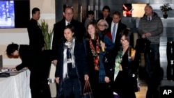 美國貿易代表團成員2019年1月7日離開北京的一家酒店