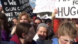 美参议员：没有足够努力制止学校枪击