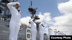 參加2016 RIMPAC的美國海軍官兵2016年6月30日抵達珍珠港 (美國海軍官網)