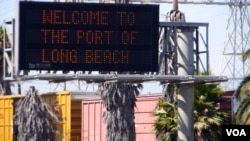 欢迎来到加州长滩港的公路标志。(资料照)