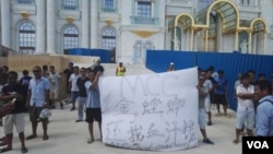 中國工人在博華太平洋賭場工地抗議（中國工人提供）