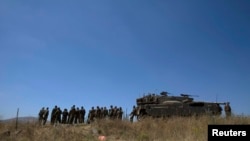 2014年6月22日以色列士兵在戈蘭高地站。