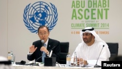 联合国秘书长潘基文5月4日在阿联酋就气候变化问题举行记者会