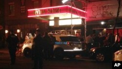 纽约星期三发生枪击案后，调查人员赶到现场。