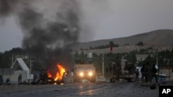 美国领事馆遭遇袭击后升起黑烟