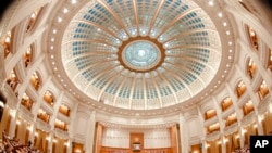 羅馬尼亞議會大廈內部。