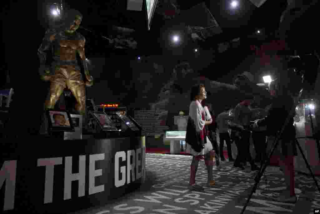 Shaampiyooni Booksii, Gurraachii Ameerikaa Eenyummaa Ofii Lallisuudhan Beekkamu Muhammad Alii oggaa 74tti Addunyaa Kanarraa Du&#39;an Boqate