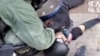一名18岁香港反送中抗议者被警察发射的子弹打中倒在地上。（2019年10月1日）