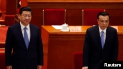 2014年3月12日，中國國家主席習近平（左）出席中國政協十二屆二次會議閉幕會