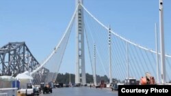 美丽的海湾大桥的悬吊索(Caltrans)