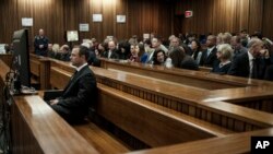 南非速跑運動員佩斯托瑞斯6月30日在法庭上