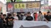 香港人示威，要求还李旺阳公道（2012年6月30日，美国之音丁力拍摄） 