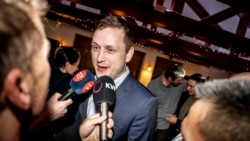 3 月11 日，格陵蘭議會選舉中獲勝的民主黨主席延斯-弗雷德里克·尼爾森努克向媒體發表演說。