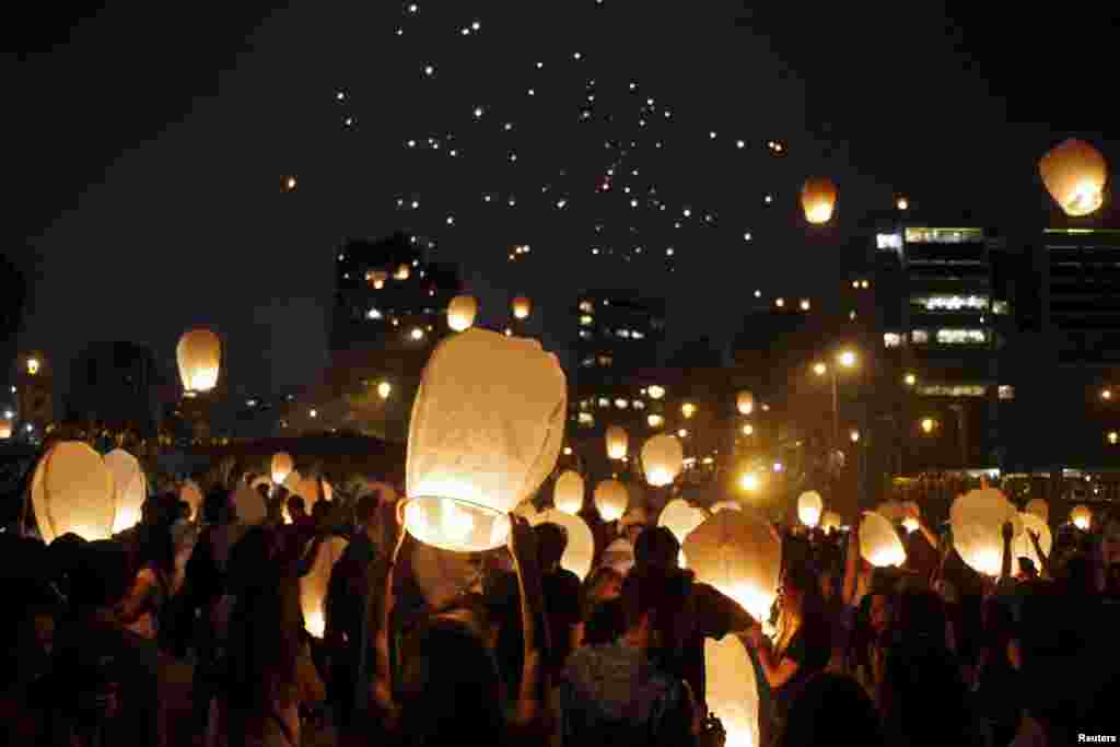 黎巴嫩灯节，贝鲁特人放天灯（2015年6月）