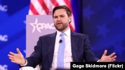 资料照片：美国副总统万斯参加2025年保守派政治行动大会。万斯5月8日呼吁印度和巴基斯坦缓和最近的紧张局势。
