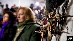 2013年11月12日，活动人士在华盛顿召开记者会宣布发起绝食活动，推动国会通过移民改革法案。
