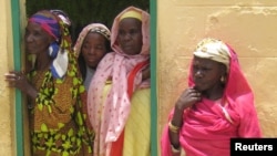 Une voiture incendiée lors des protestations, à Kinshasa, en RDC, le 19 septembre 2016.