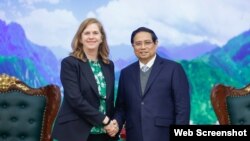 Thủ tướng Phạm Minh Chính và bà Lynn Maxwell, Tổng Giám đốc Thương mại toàn cầu của S&P Global Ratings - Ảnh: VGP.