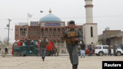  Masallacin Baqir ul Olum na Shi'a inda harin ISIS ya kashe mutane 32 tare da jikata wasu 80 jiya Litinin 