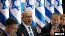 2013年7月21日以色列總理內塔尼亞胡在內閣會議上講話。

