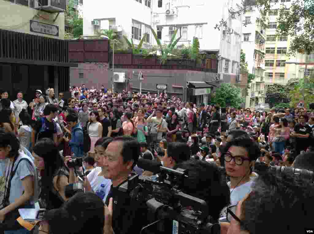 藝人何韻詩辦有種港人音樂會回應恐懼 (美國之音海彥拍攝)