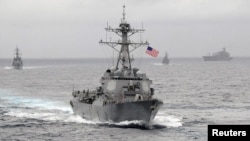 美国导弹驱逐舰星期二驶入斯普拉特利群岛的一片礁岛周边12海里的水域。